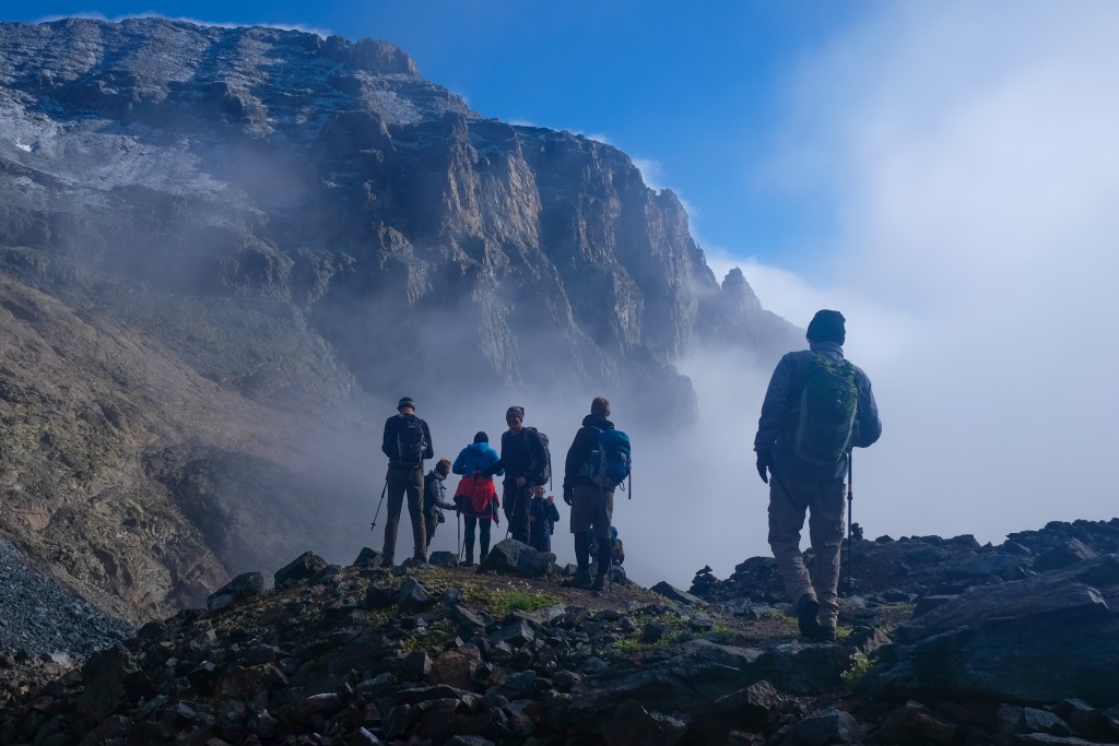 Gruppe fra Kipling Travel på vej mod den sidste stejle opstigning til Kaskar bjerget, nordøstlige Tyrkiet